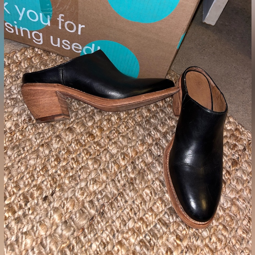 FRYE Women’s Black Leather Mules Size 9